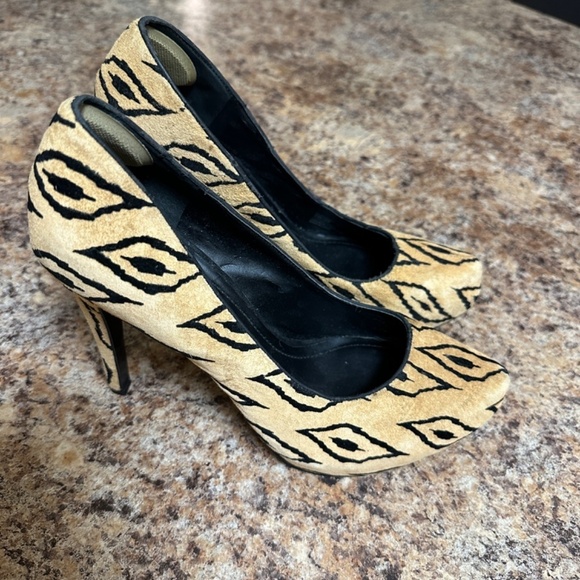 BCBGeneration Brown Y2K 2000s Patterned Parade Heels Women Size 8 - Picture 2 of 7